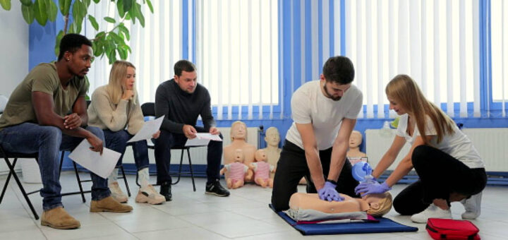 szkolenia z pierwszej pomocy dla profesjonalnych opiekunek dziecięcych